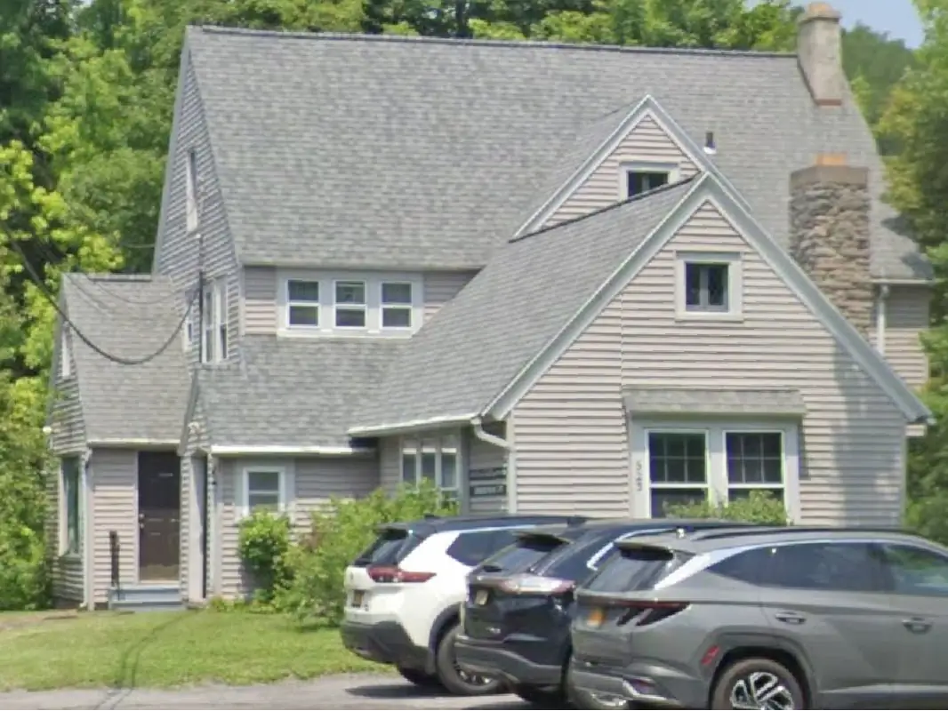 523 East Genesee Street, Fayetteville NY — Syracuse Pelvic PT entrance